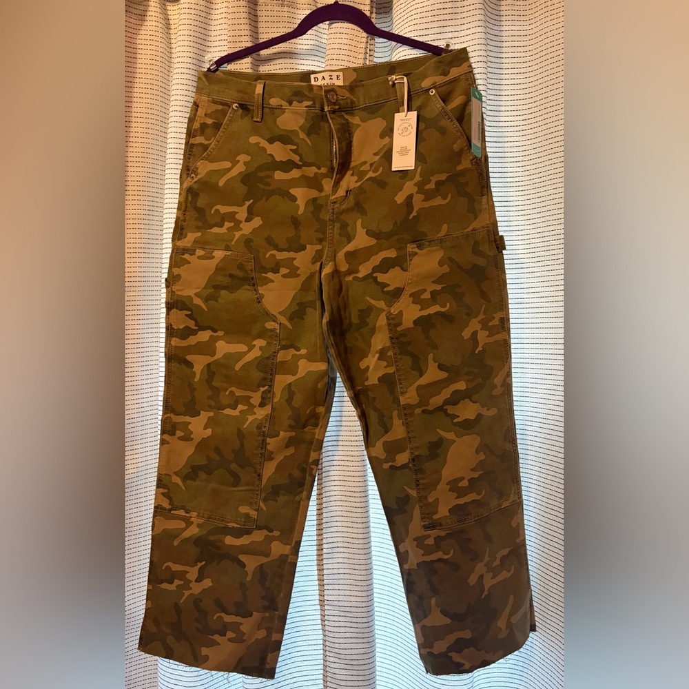 Daze Camouflage Cargo Pants